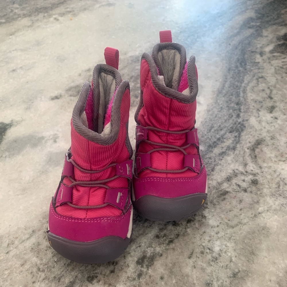 Keen waterproof toddler boots size 4